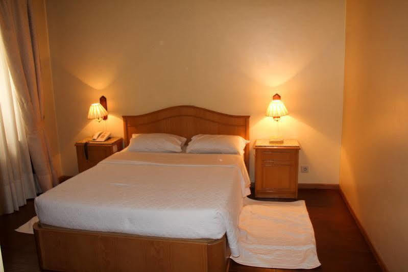 Portucalense Bed & Breakfast Porto Exterior photo